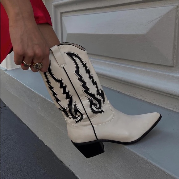 Princess Polly Nirvana Boots - Picture 3 of 5